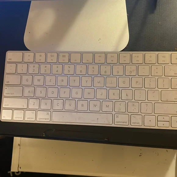 IMAC 21.5 inch screen with wireless mouse & keyboard